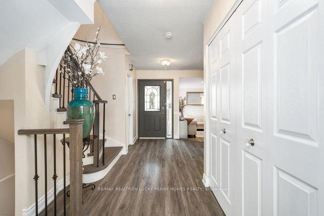 Photo 5 of 15 Redwood Lane, Markham, Unionville — HOMEH