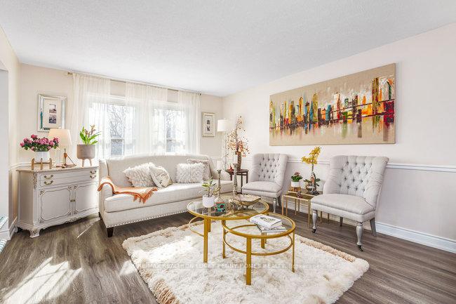 Photo 6 of 15 Redwood Lane, Markham, Unionville — HOMEH