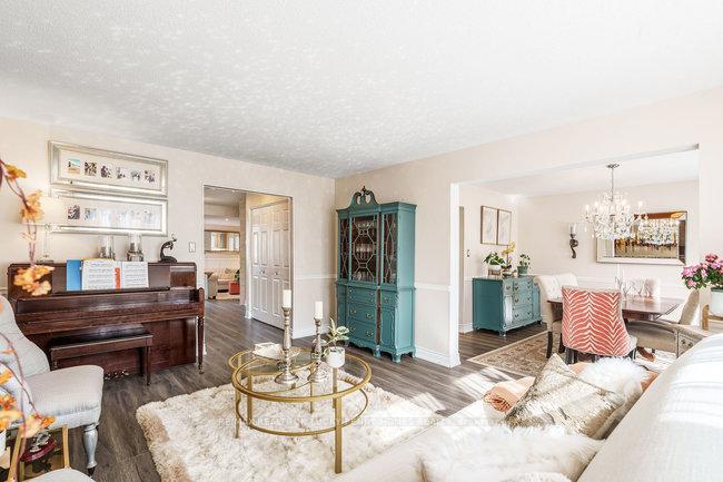 Photo 8 of 15 Redwood Lane, Markham, Unionville — HOMEH