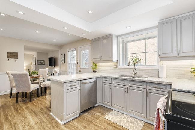 Photo 12 of 15 Redwood Lane, Markham, Unionville — HOMEH