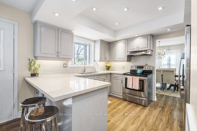 Photo 13 of 15 Redwood Lane, Markham, Unionville — HOMEH
