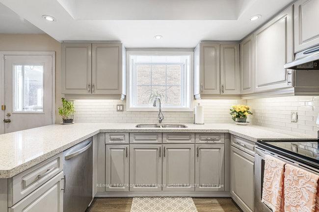 Photo 14 of 15 Redwood Lane, Markham, Unionville — HOMEH