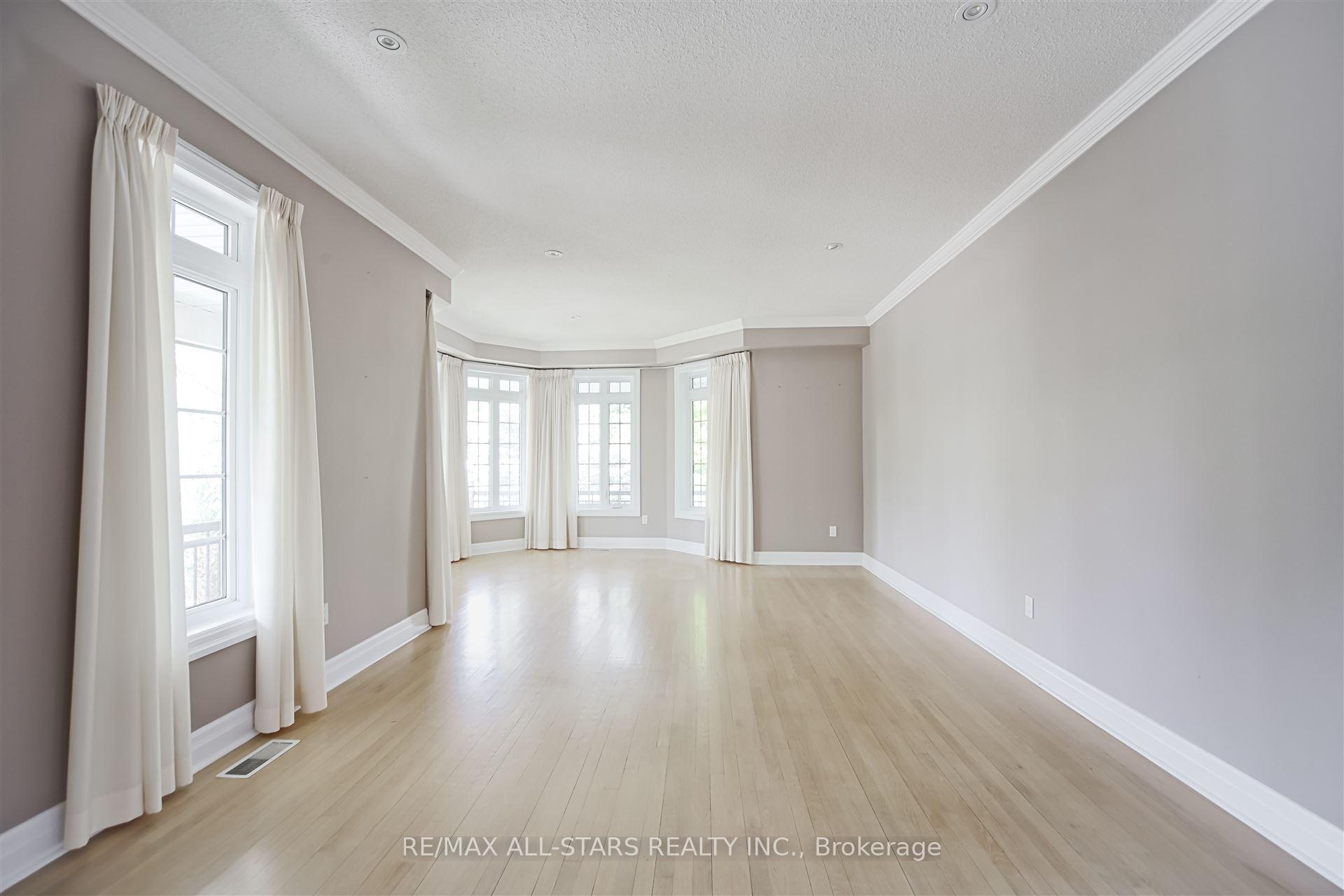 Photo 8 of 1 Silverflower Avenue, Markham, Legacy — HOMEH