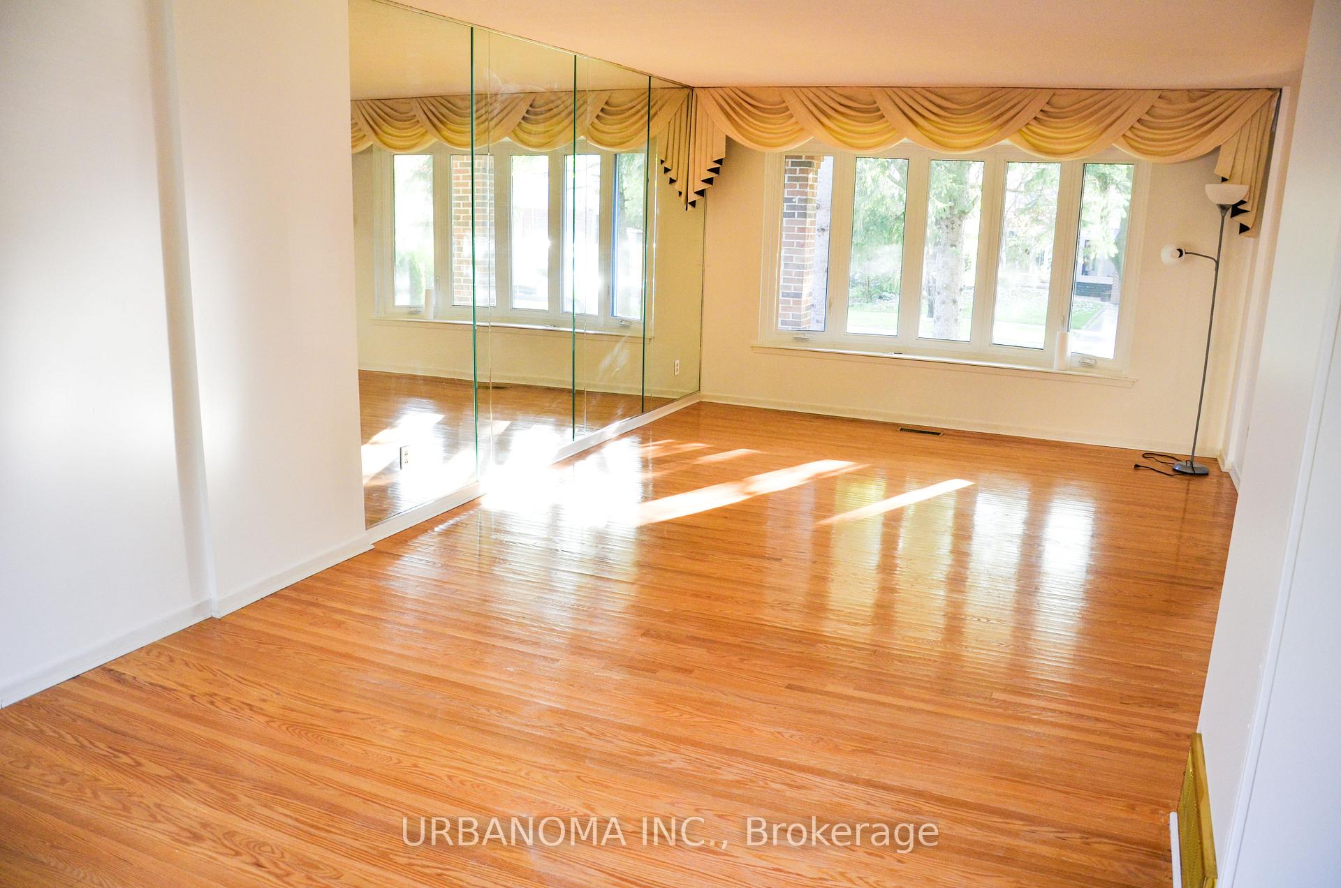 Photo 2 of 49 Baymark Road, Markham, Royal Orchard — HOMEH