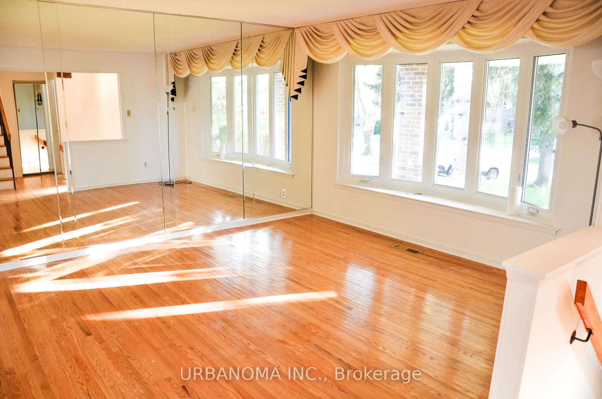 Photo 3 of 49 Baymark Road, Markham, Royal Orchard — HOMEH