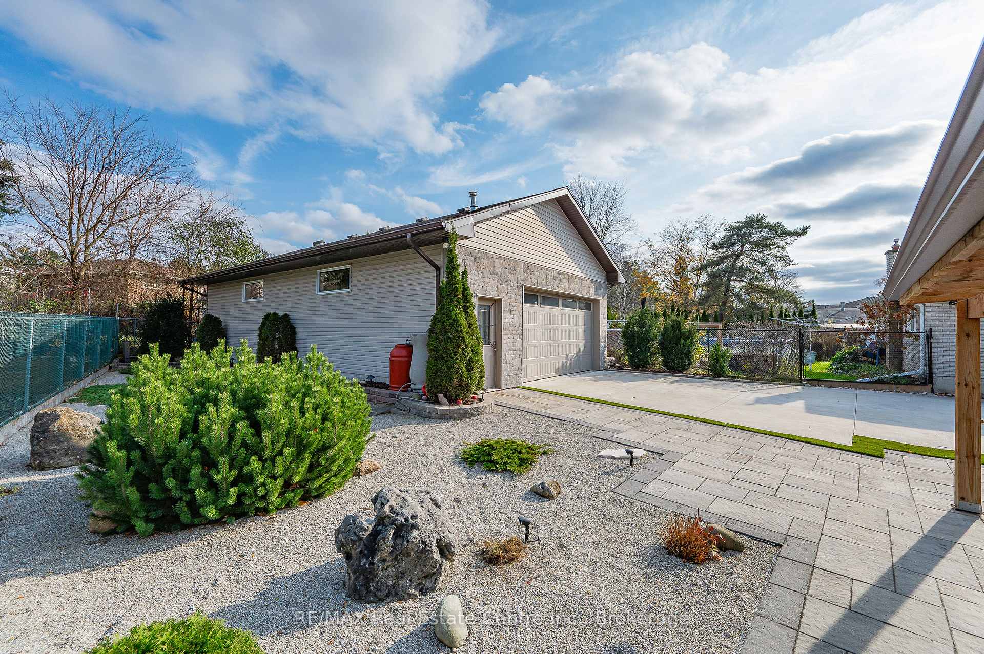 Photo 2 of 173 Carson Drive, Kitchener — HOMEH