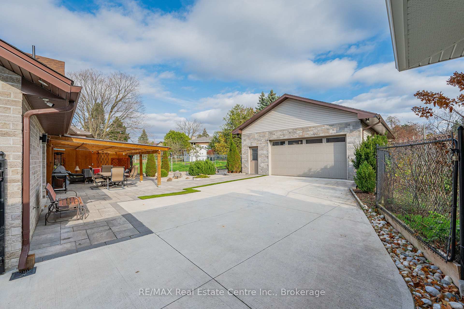 Photo 4 of 173 Carson Drive, Kitchener — HOMEH