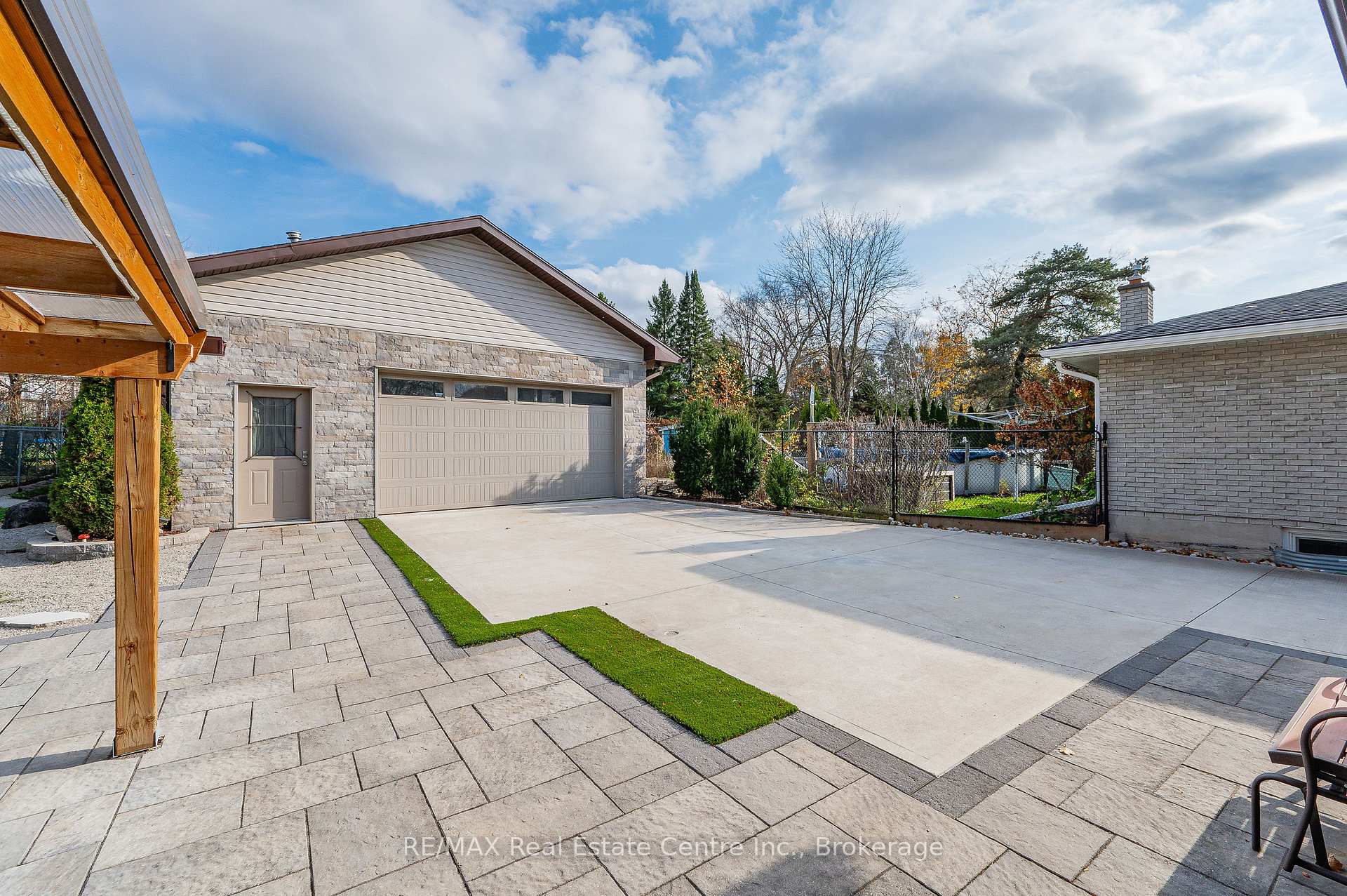 Photo 5 of 173 Carson Drive, Kitchener — HOMEH