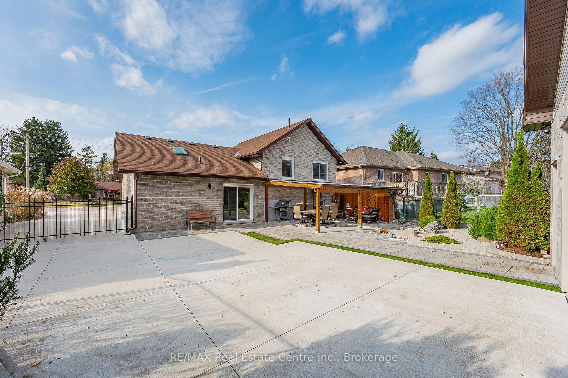 Photo 6 of 173 Carson Drive, Kitchener — HOMEH