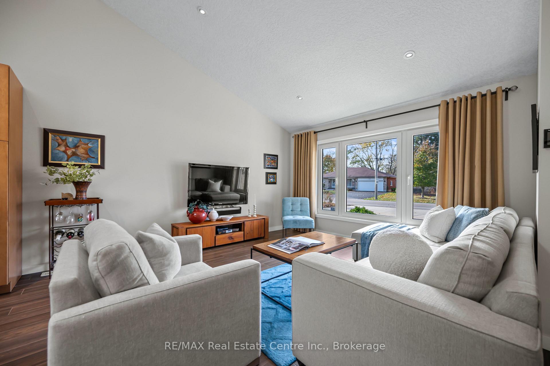Photo 15 of 173 Carson Drive, Kitchener — HOMEH