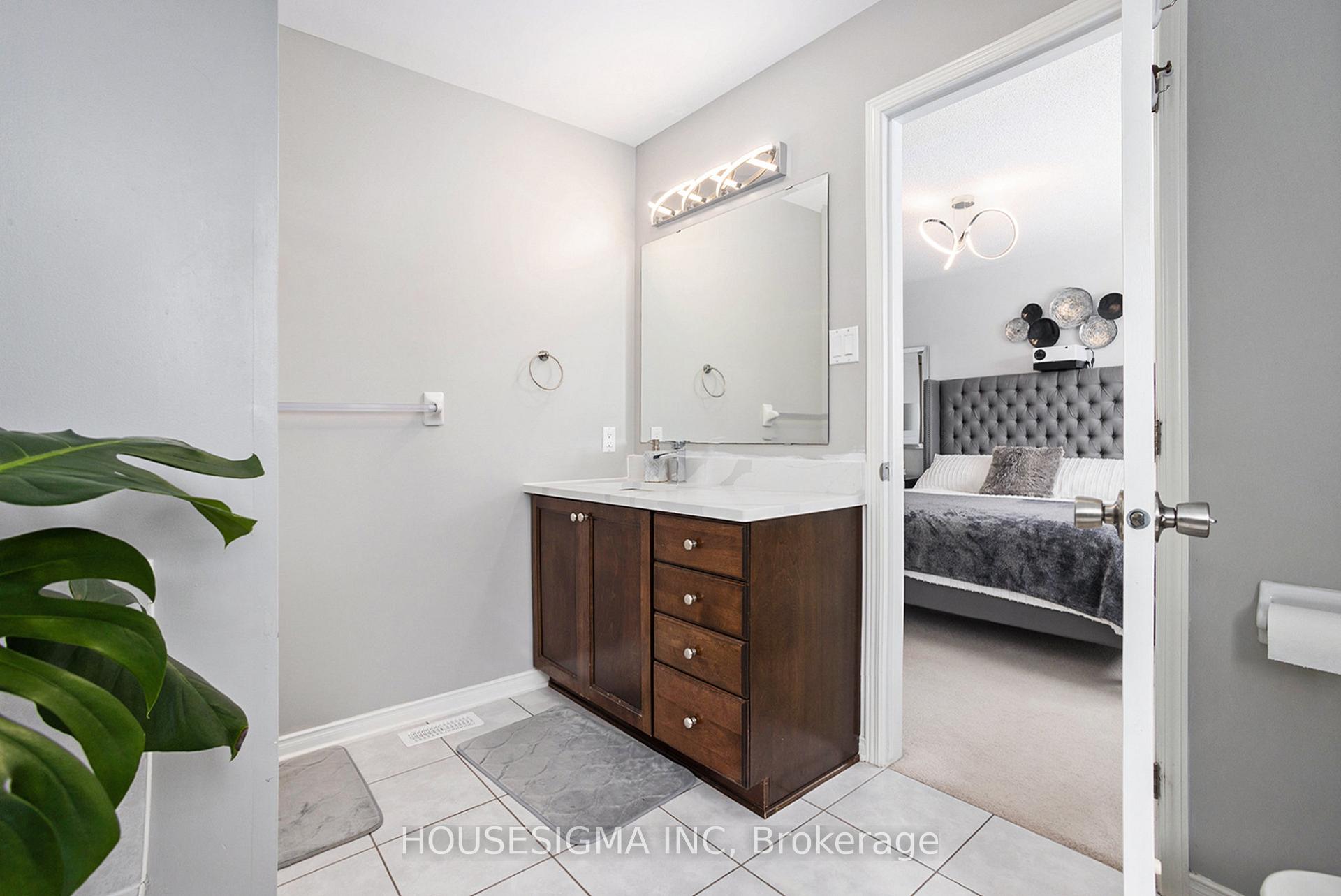 Photo 14 of 739 Regiment Avenue, Ottawa, Kanata - Emerald Meadows/Trailwest — HOMEH