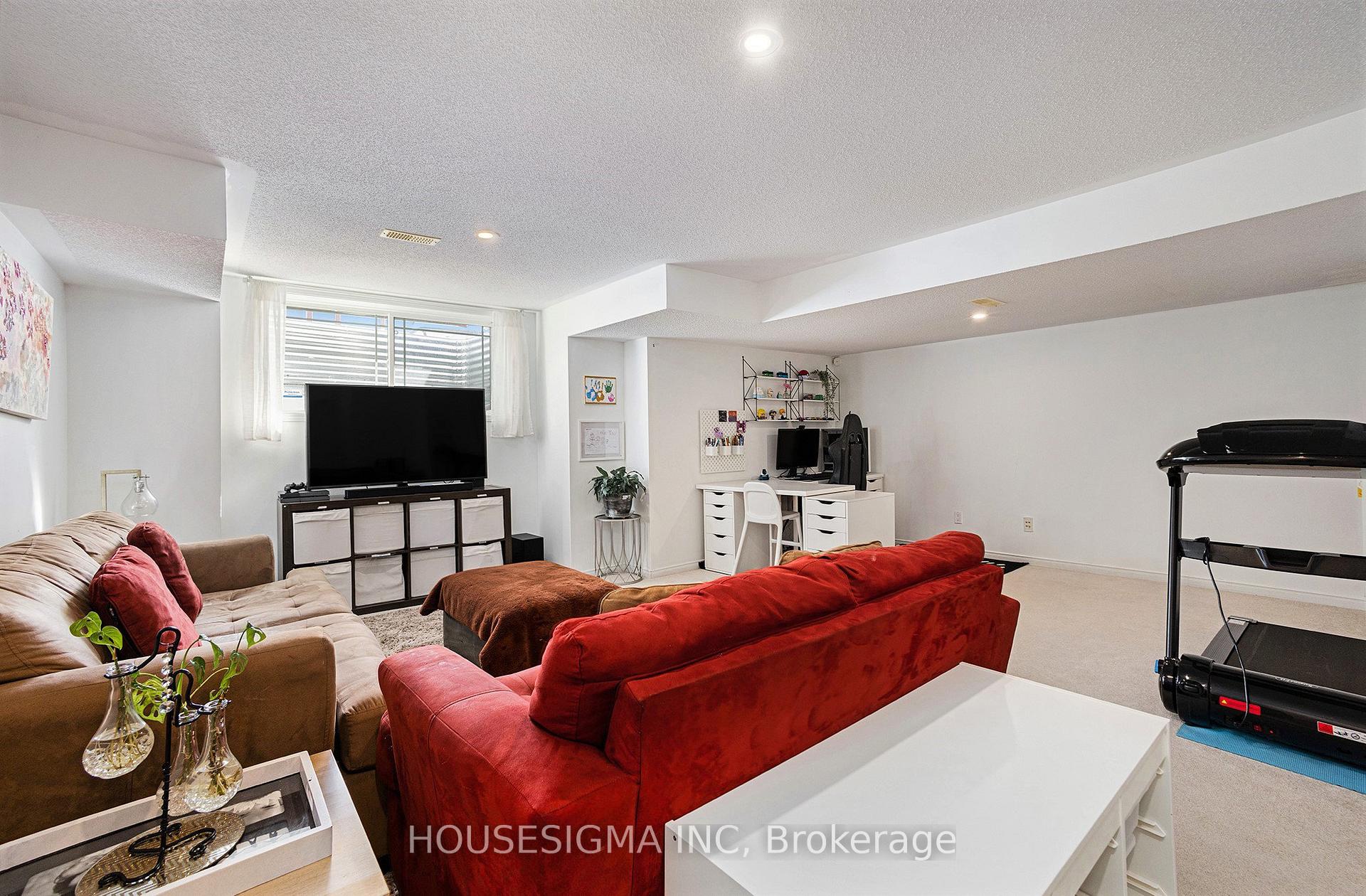 Photo 20 of 739 Regiment Avenue, Ottawa, Kanata - Emerald Meadows/Trailwest — HOMEH
