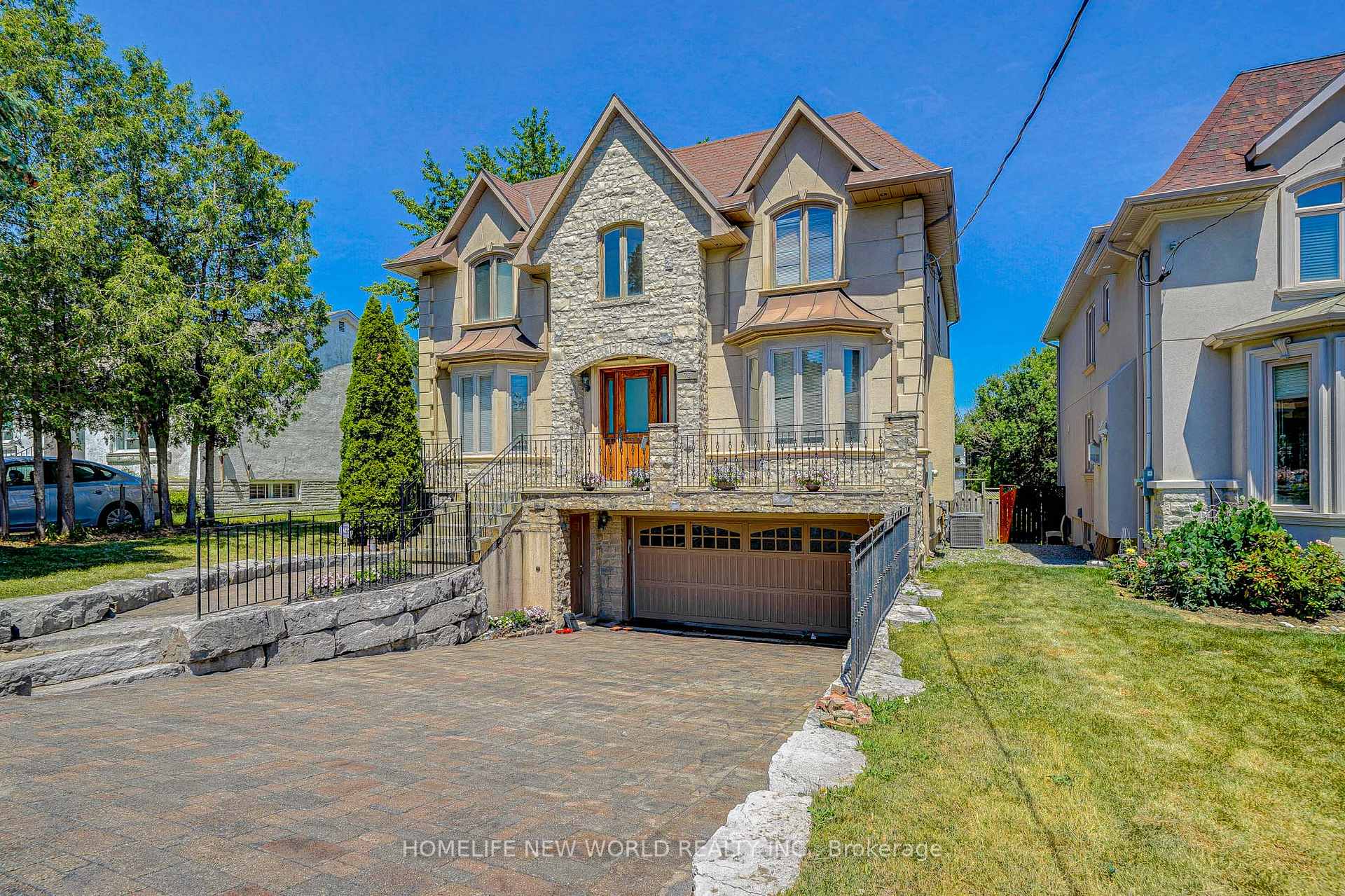 Front of 76 Woodward Avenue