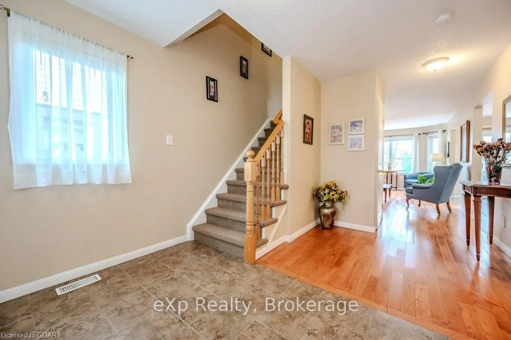 Photo 2 of 81 Windflower Drive, Kitchener — HOMEH
