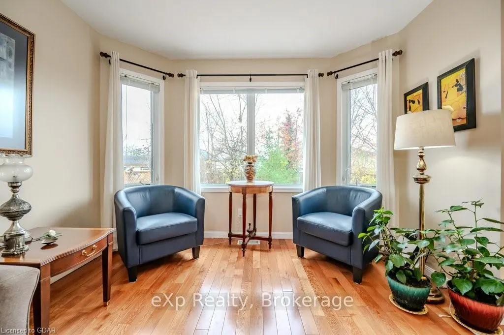 Photo 6 of 81 Windflower Drive, Kitchener — HOMEH