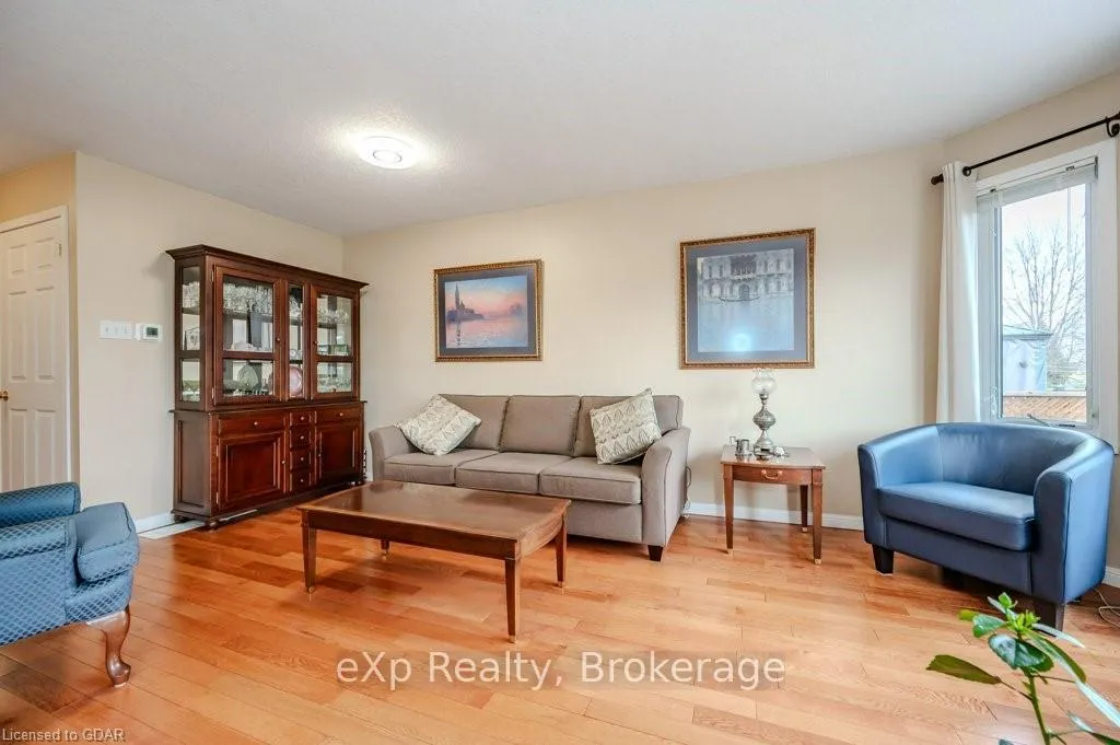 Photo 8 of 81 Windflower Drive, Kitchener — HOMEH