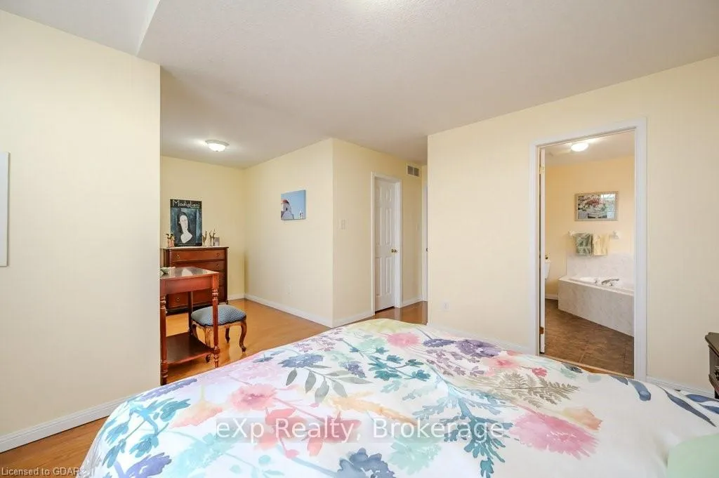 Photo 14 of 81 Windflower Drive, Kitchener — HOMEH