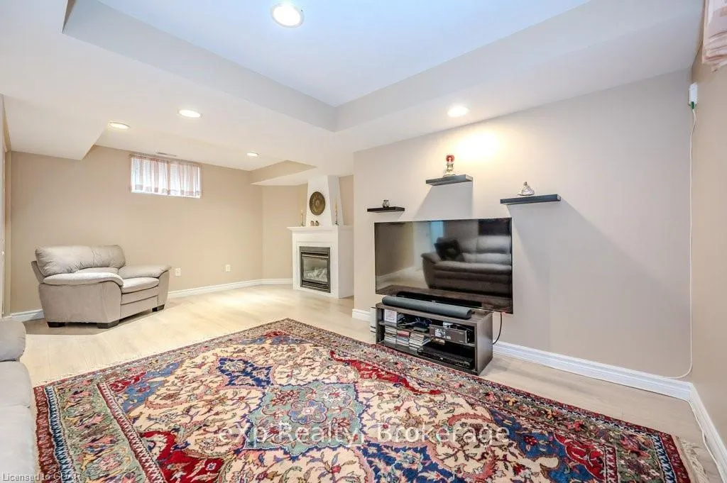 Photo 20 of 81 Windflower Drive, Kitchener — HOMEH