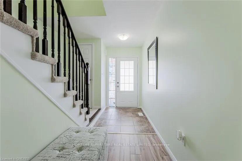 Photo 3 of 26 Lynch Crescent, Hamilton, Binbrook — HOMEH