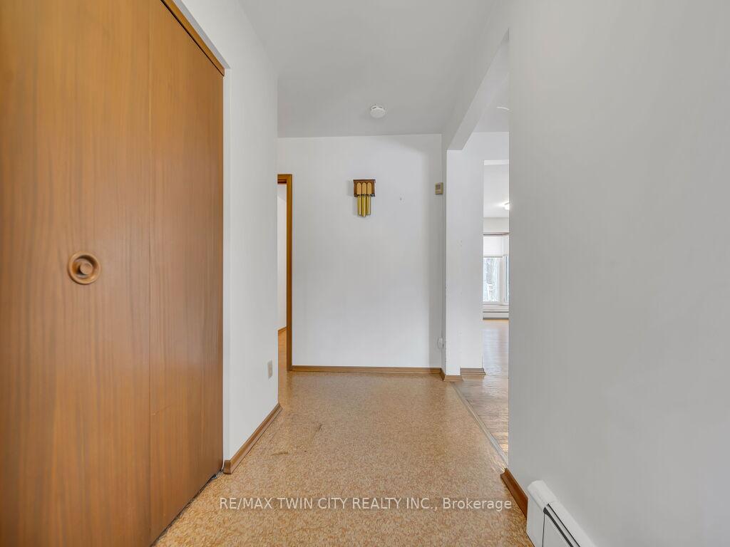 Photo 3 of 40 Idlewood Drive, Kitchener — HOMEH