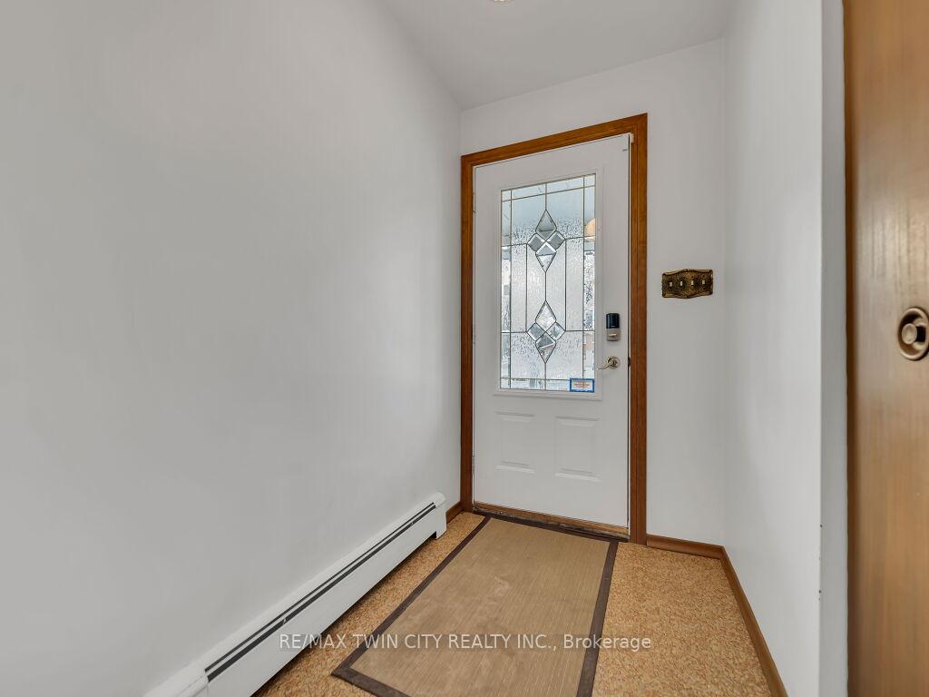 Photo 4 of 40 Idlewood Drive, Kitchener — HOMEH