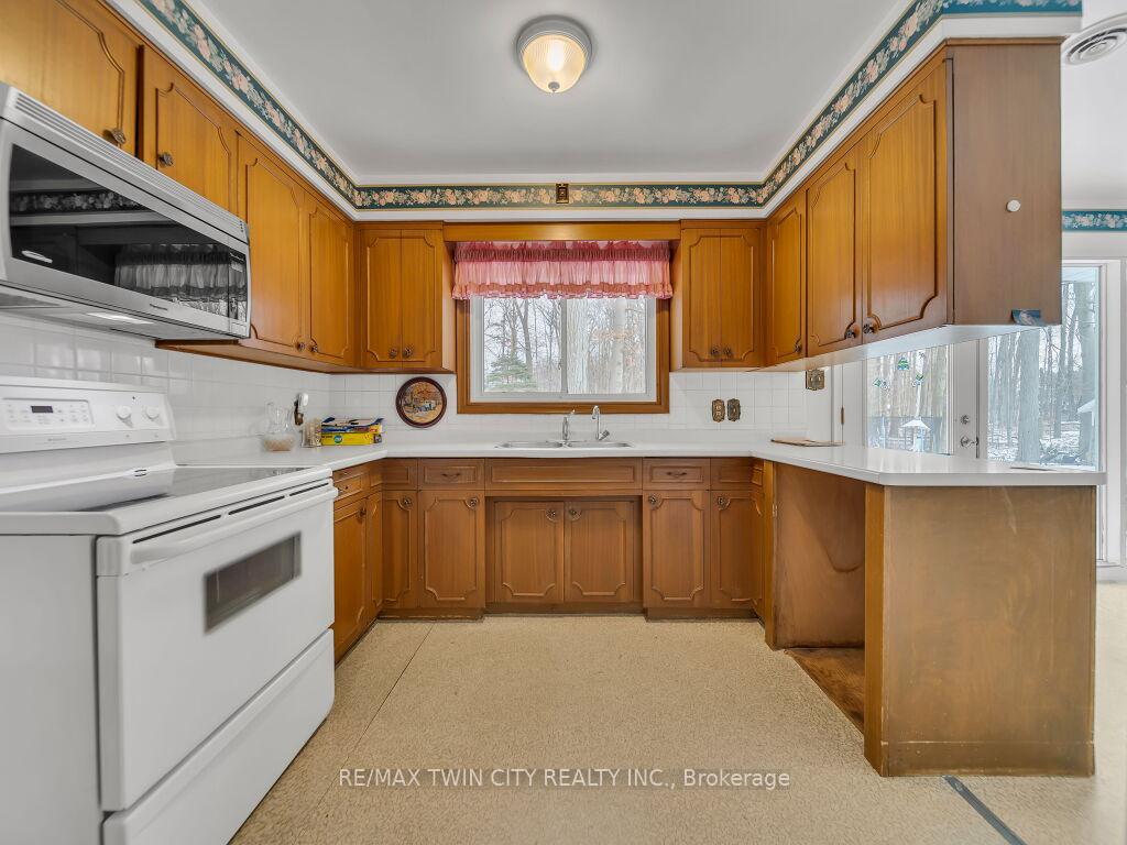 Photo 8 of 40 Idlewood Drive, Kitchener — HOMEH