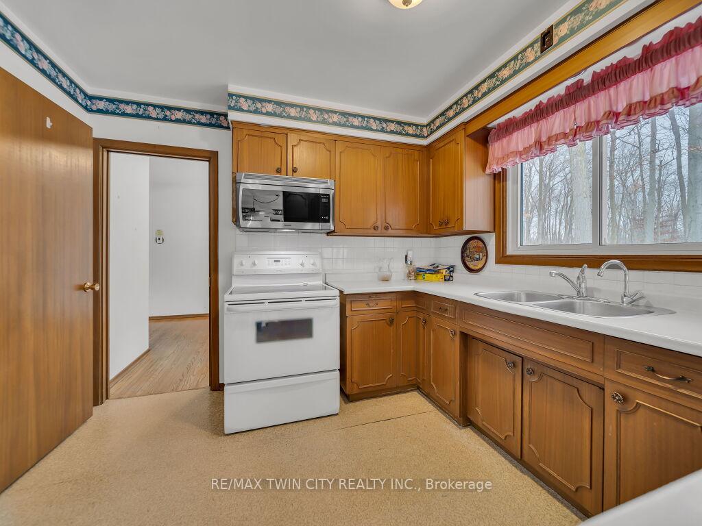 Photo 11 of 40 Idlewood Drive, Kitchener — HOMEH