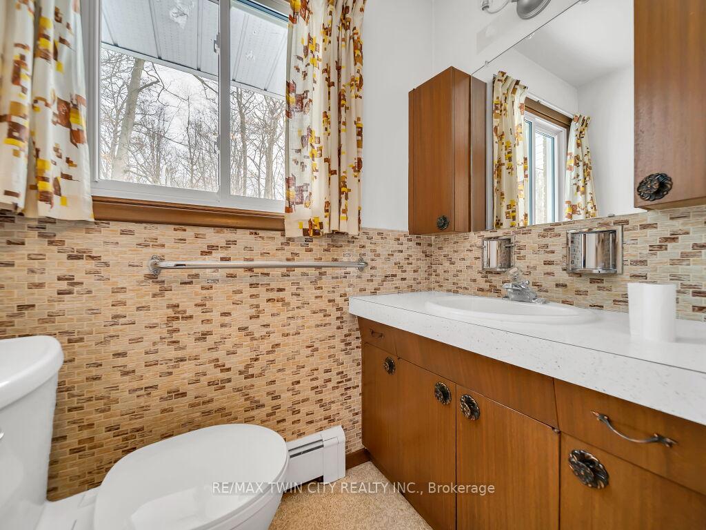 Photo 12 of 40 Idlewood Drive, Kitchener — HOMEH
