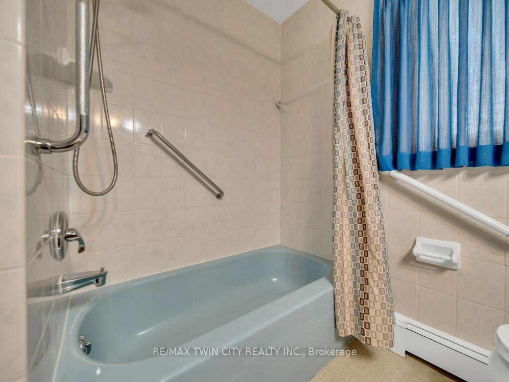 Photo 19 of 40 Idlewood Drive, Kitchener — HOMEH