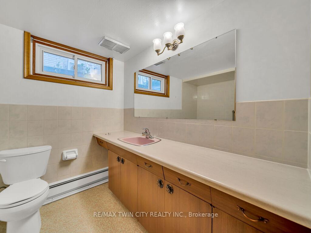 Photo 23 of 40 Idlewood Drive, Kitchener — HOMEH