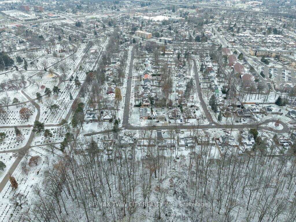 Photo 33 of 40 Idlewood Drive, Kitchener — HOMEH