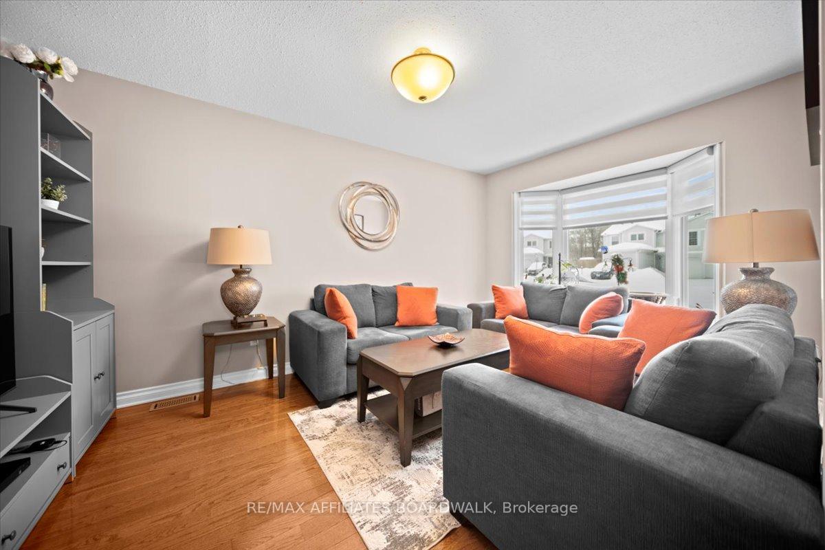 Photo 6 of 31 Palomino Drive, Ottawa, Kanata - Bridlewood — HOMEH