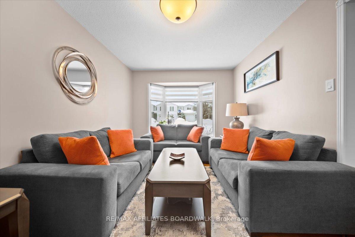 Photo 7 of 31 Palomino Drive, Ottawa, Kanata - Bridlewood — HOMEH