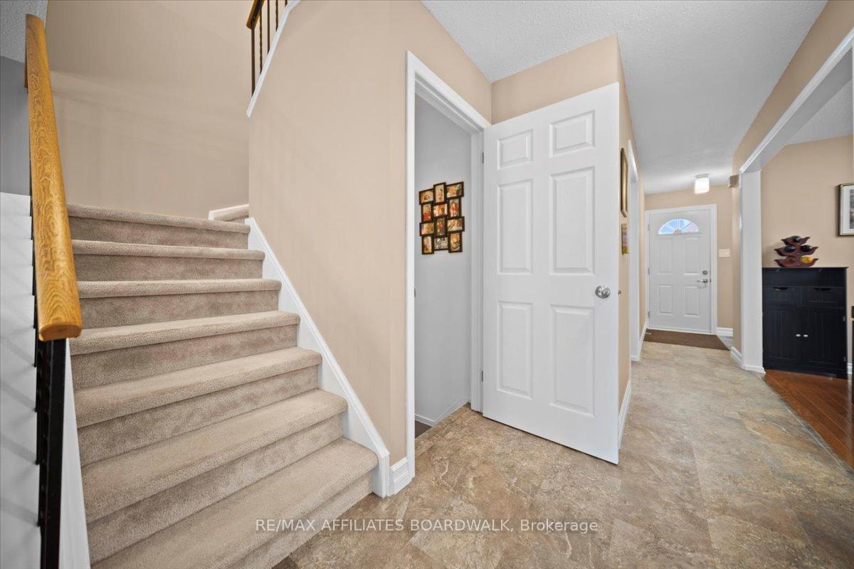 Photo 11 of 31 Palomino Drive, Ottawa, Kanata - Bridlewood — HOMEH