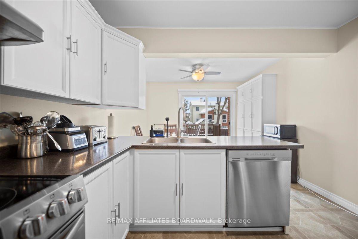 Photo 16 of 31 Palomino Drive, Ottawa, Kanata - Bridlewood — HOMEH