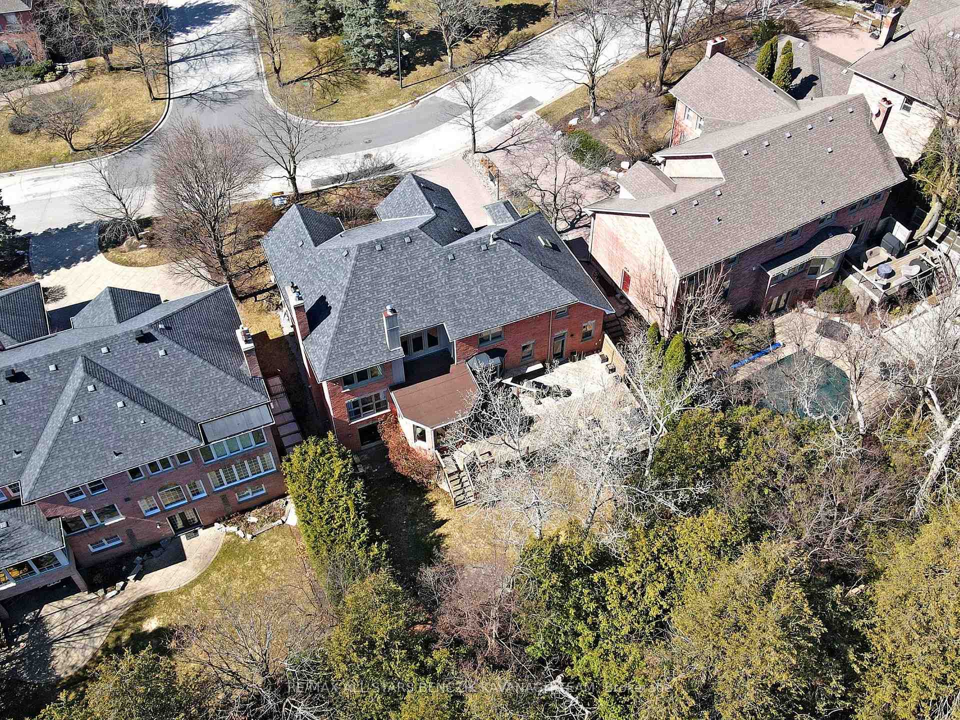 Photo 2 of 40 Wrenwood Court, Markham, Unionville — HOMEH