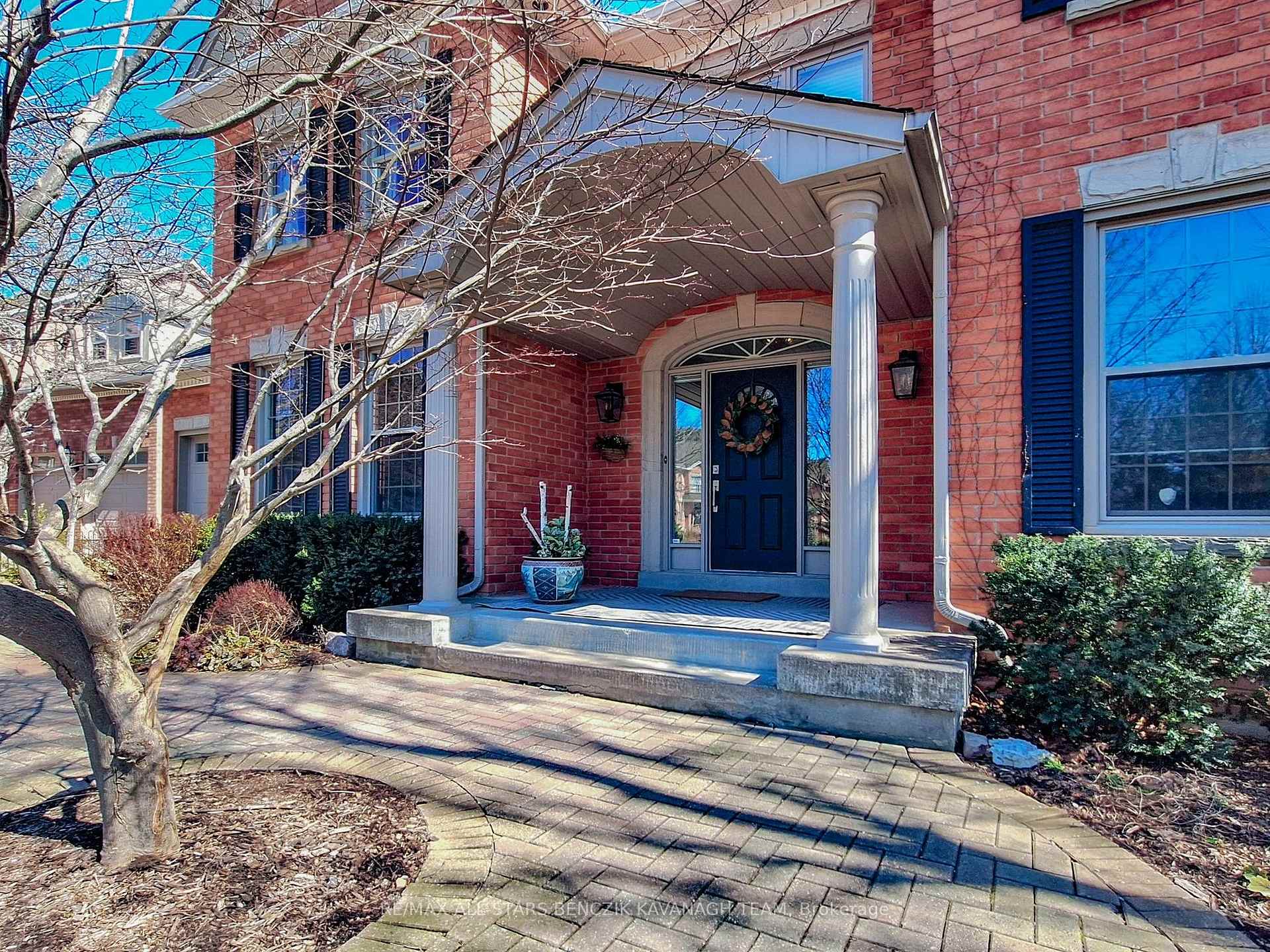 Photo 4 of 40 Wrenwood Court, Markham, Unionville — HOMEH