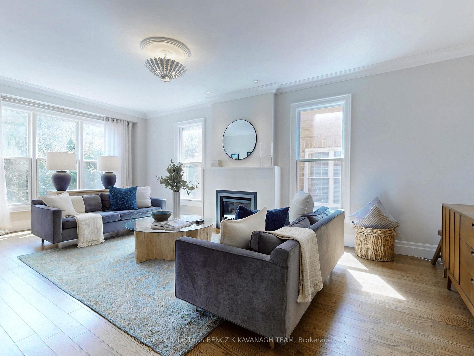 Photo 7 of 40 Wrenwood Court, Markham, Unionville — HOMEH