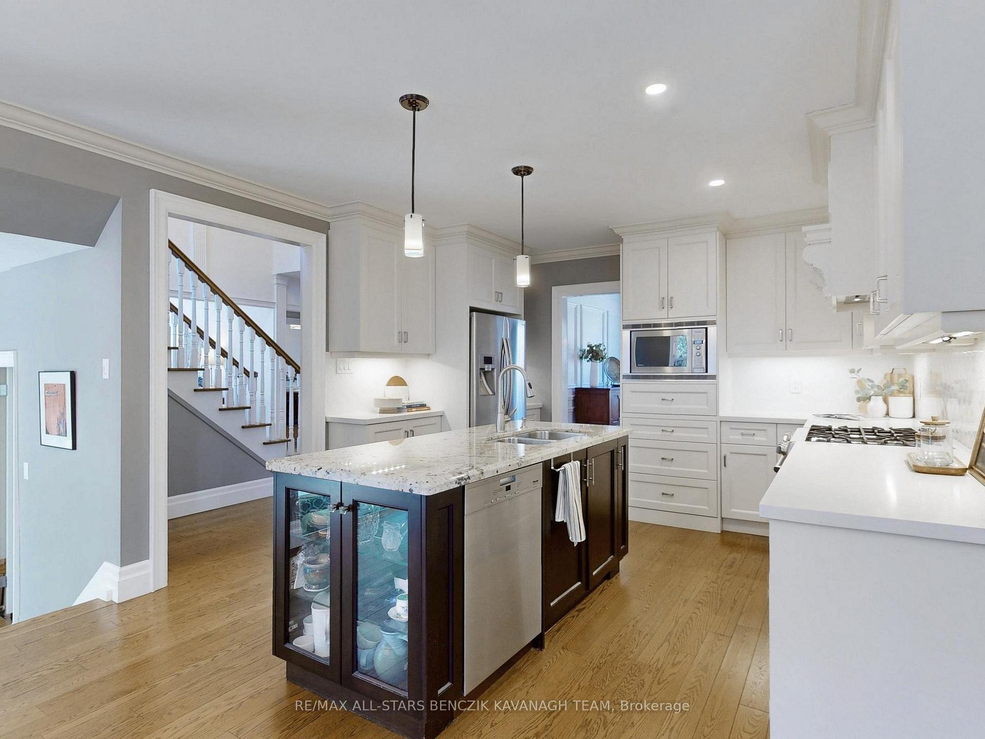 Photo 13 of 40 Wrenwood Court, Markham, Unionville — HOMEH