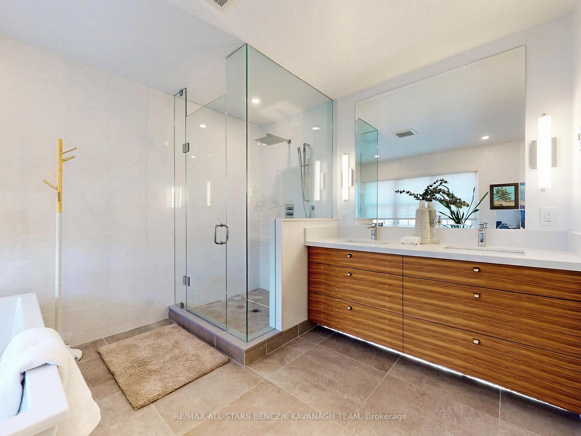 Photo 22 of 40 Wrenwood Court, Markham, Unionville — HOMEH