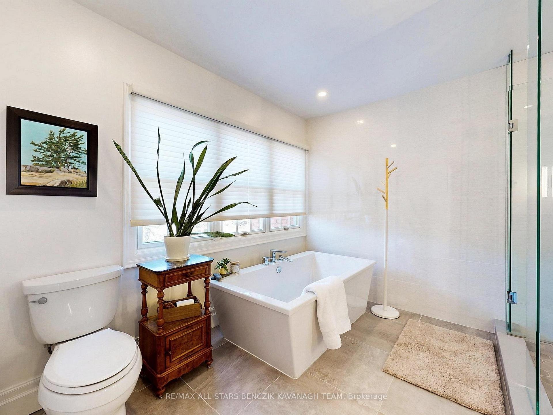 Photo 23 of 40 Wrenwood Court, Markham, Unionville — HOMEH