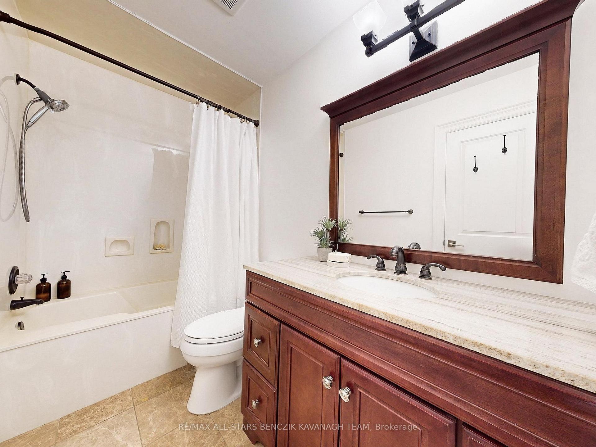 Photo 25 of 40 Wrenwood Court, Markham, Unionville — HOMEH
