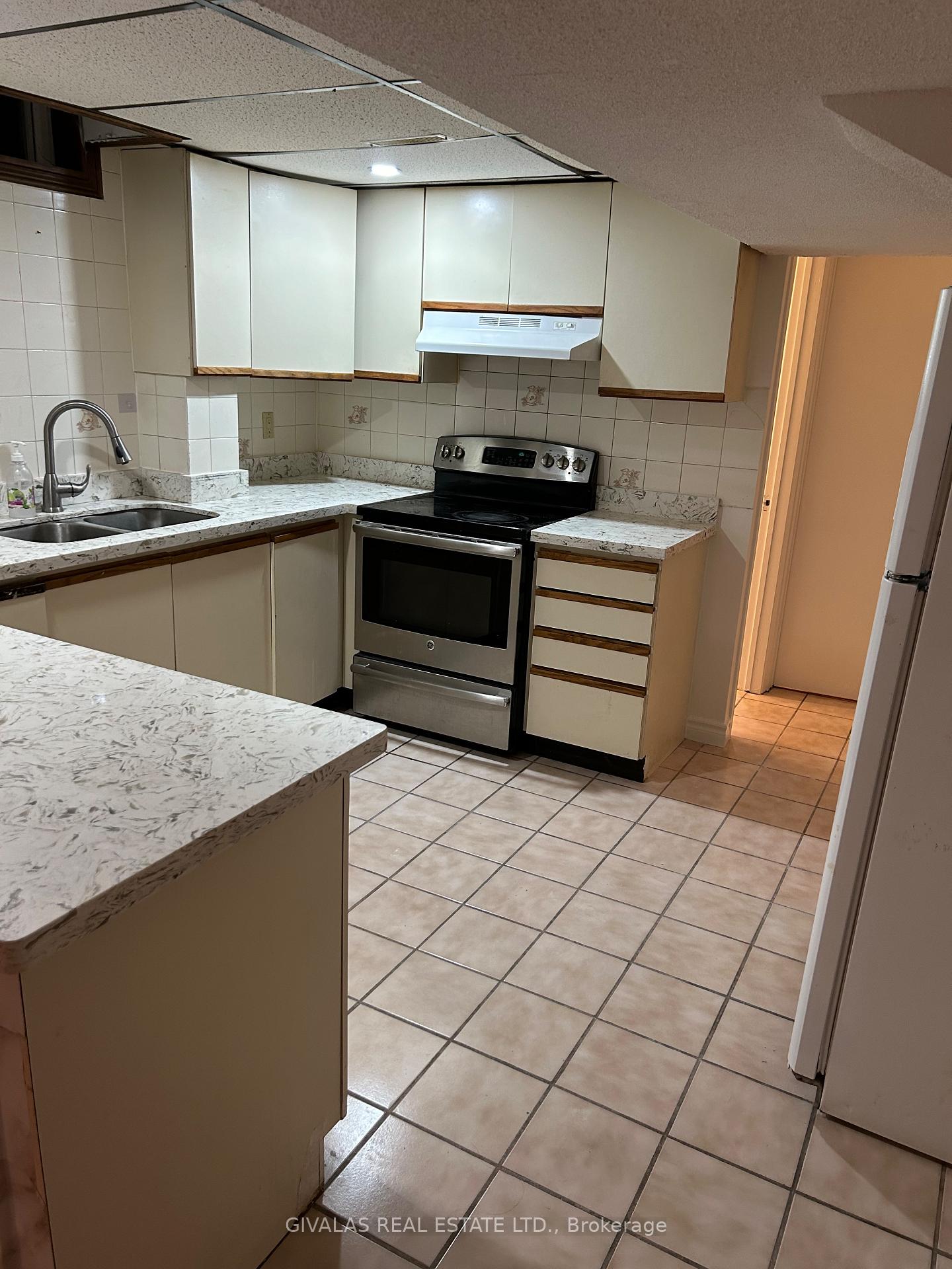 Photo 3 of 57 Townley Avenue, Markham, Milliken Mills East — HOMEH