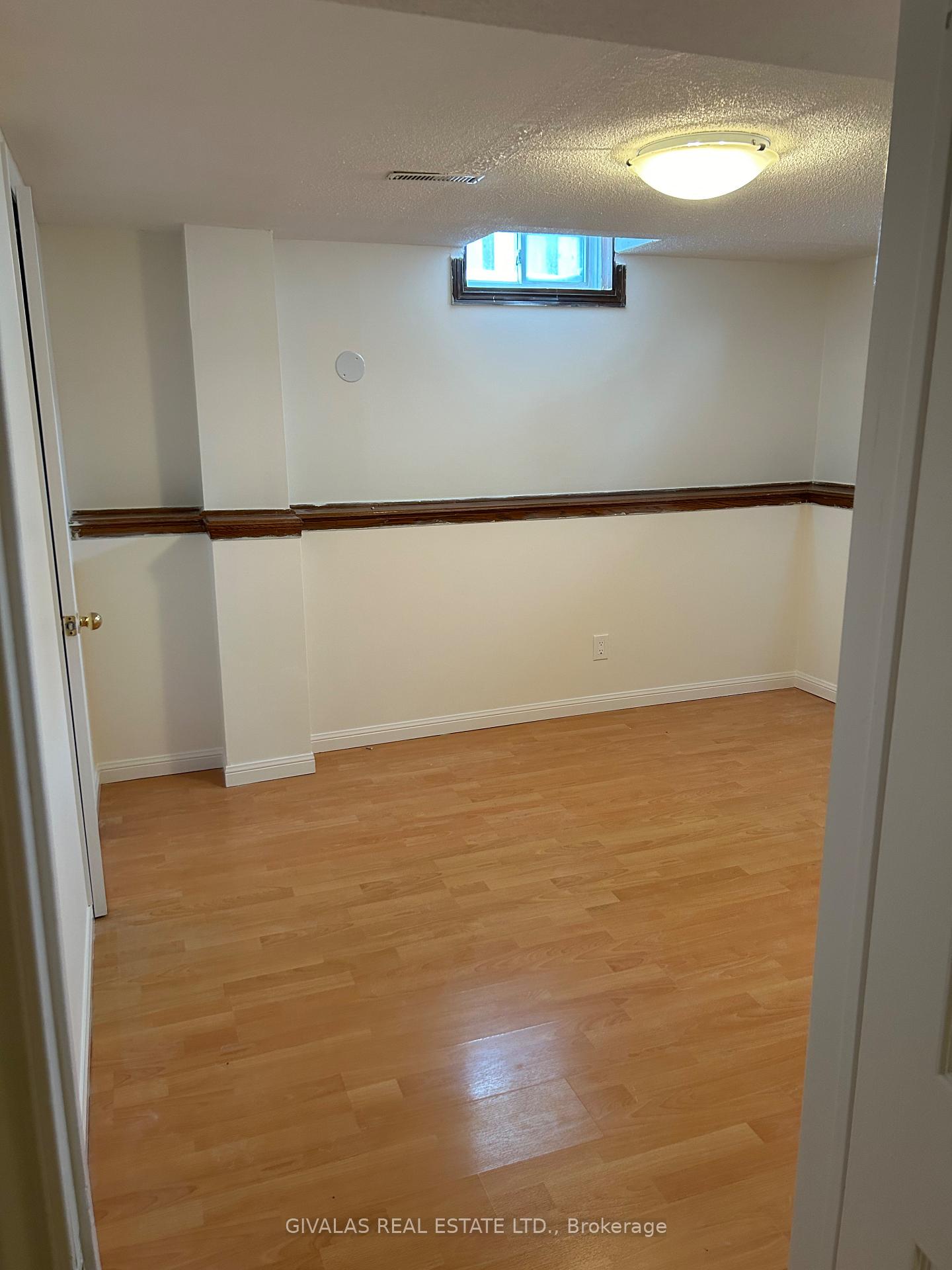 Photo 4 of 57 Townley Avenue, Markham, Milliken Mills East — HOMEH
