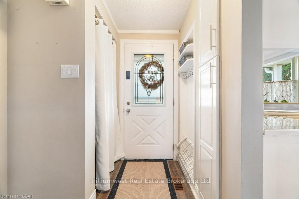 Photo 10 of 303 Misty Crescent, Kitchener — HOMEH
