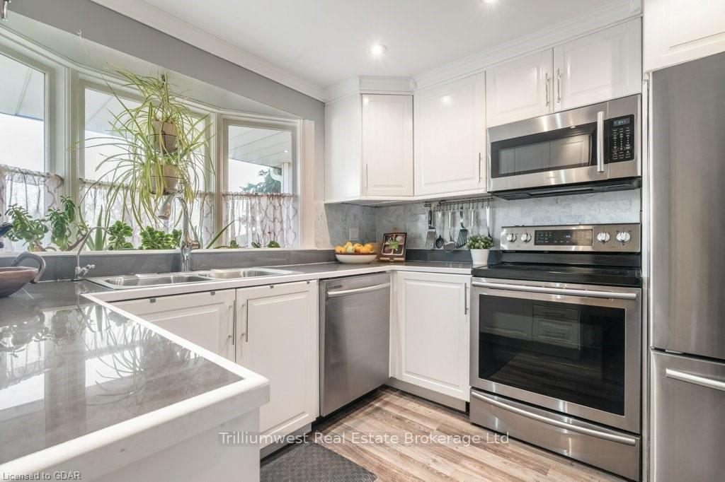 Photo 12 of 303 Misty Crescent, Kitchener — HOMEH