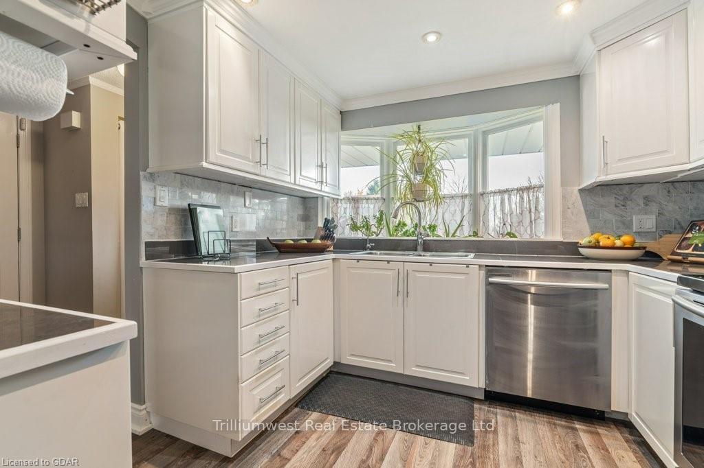 Photo 13 of 303 Misty Crescent, Kitchener — HOMEH