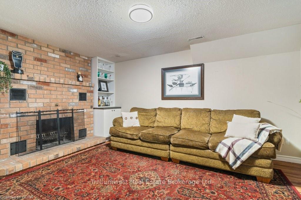 Photo 31 of 303 Misty Crescent, Kitchener — HOMEH