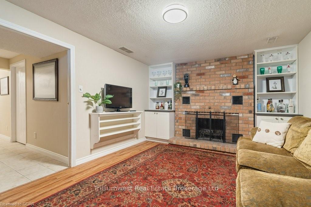 Photo 32 of 303 Misty Crescent, Kitchener — HOMEH