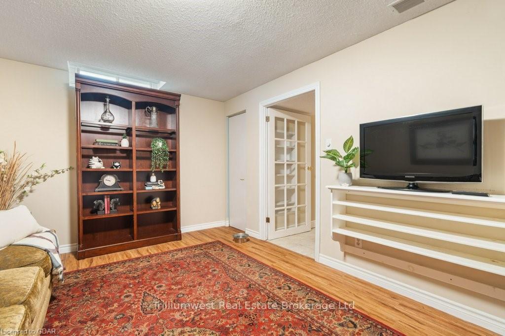 Photo 33 of 303 Misty Crescent, Kitchener — HOMEH